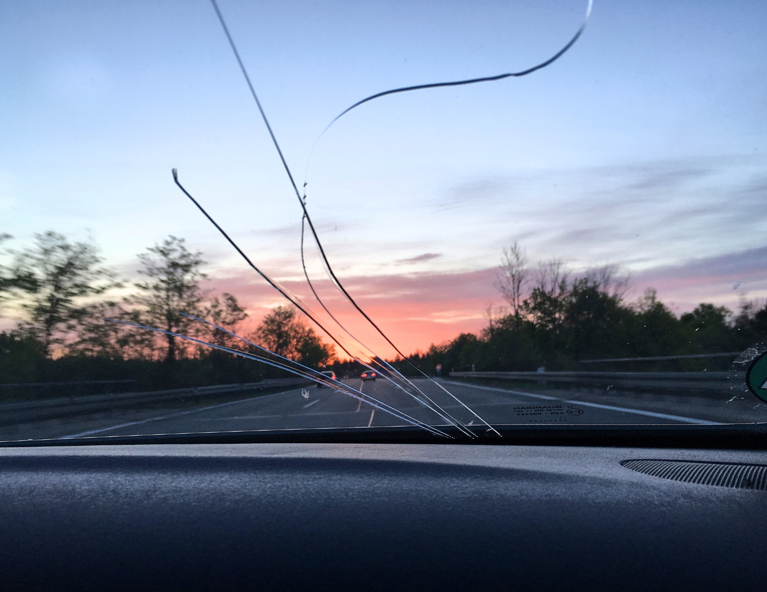 windshield-crack